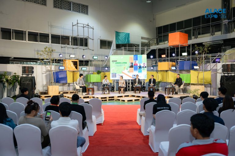 Audience at ALACE Expo '26 attending the Green Living panel discussion.